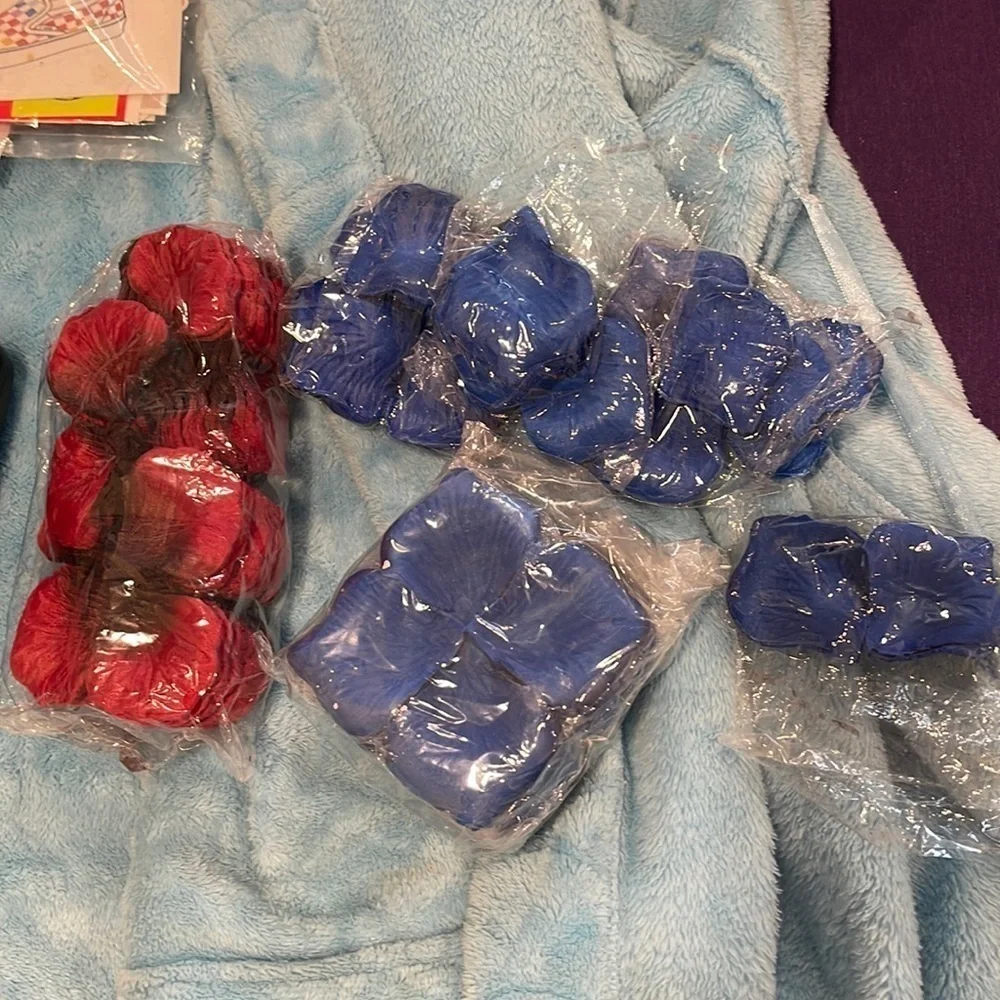 Fake red and blue rose petals